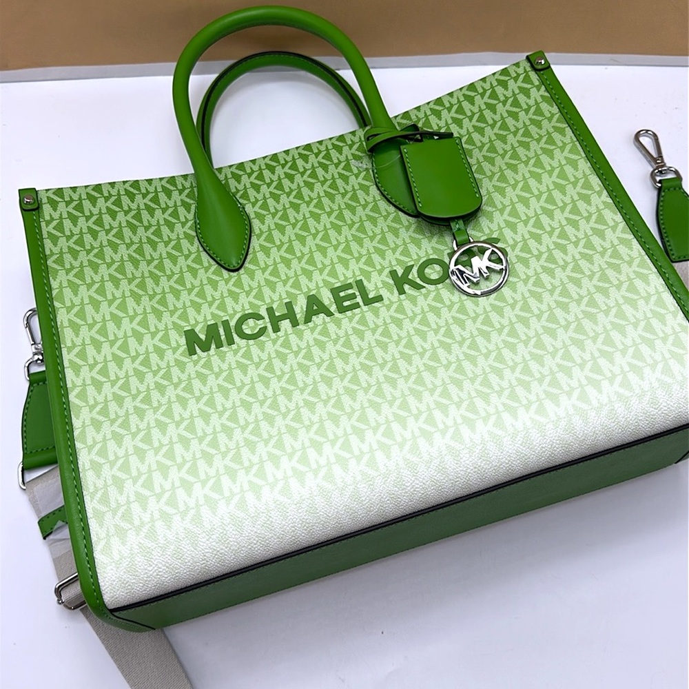 Michael Kors Mirella Medium Ombré Logo Tote Bag
Jungle Green
NWT - Picture 13 of 15